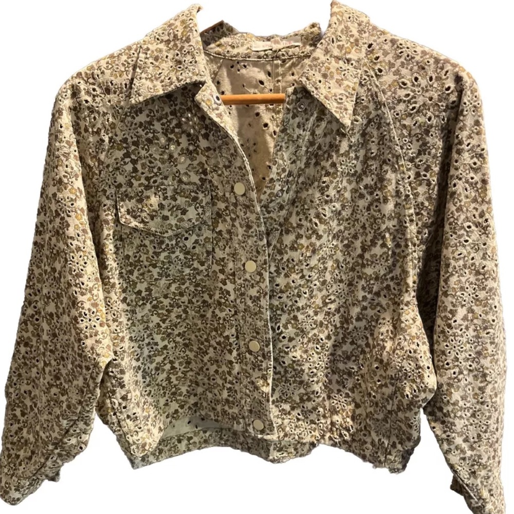 Solitaire TAN FLORAL cropped Jacket XL Style 23-212 Snaps Wide Sleeves Cut Outs